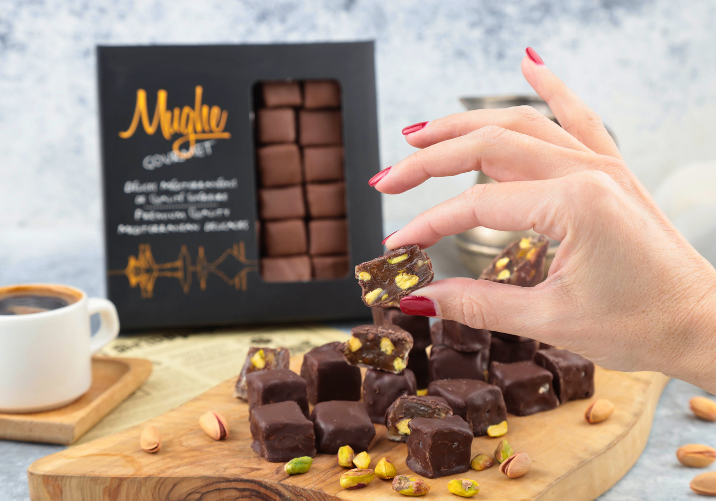 Lussuosa delizia turca Lokum ricoperta di cioccolato con pistacchio 300 g - Regalo di dolci gourmet Mughe da 10,6 once