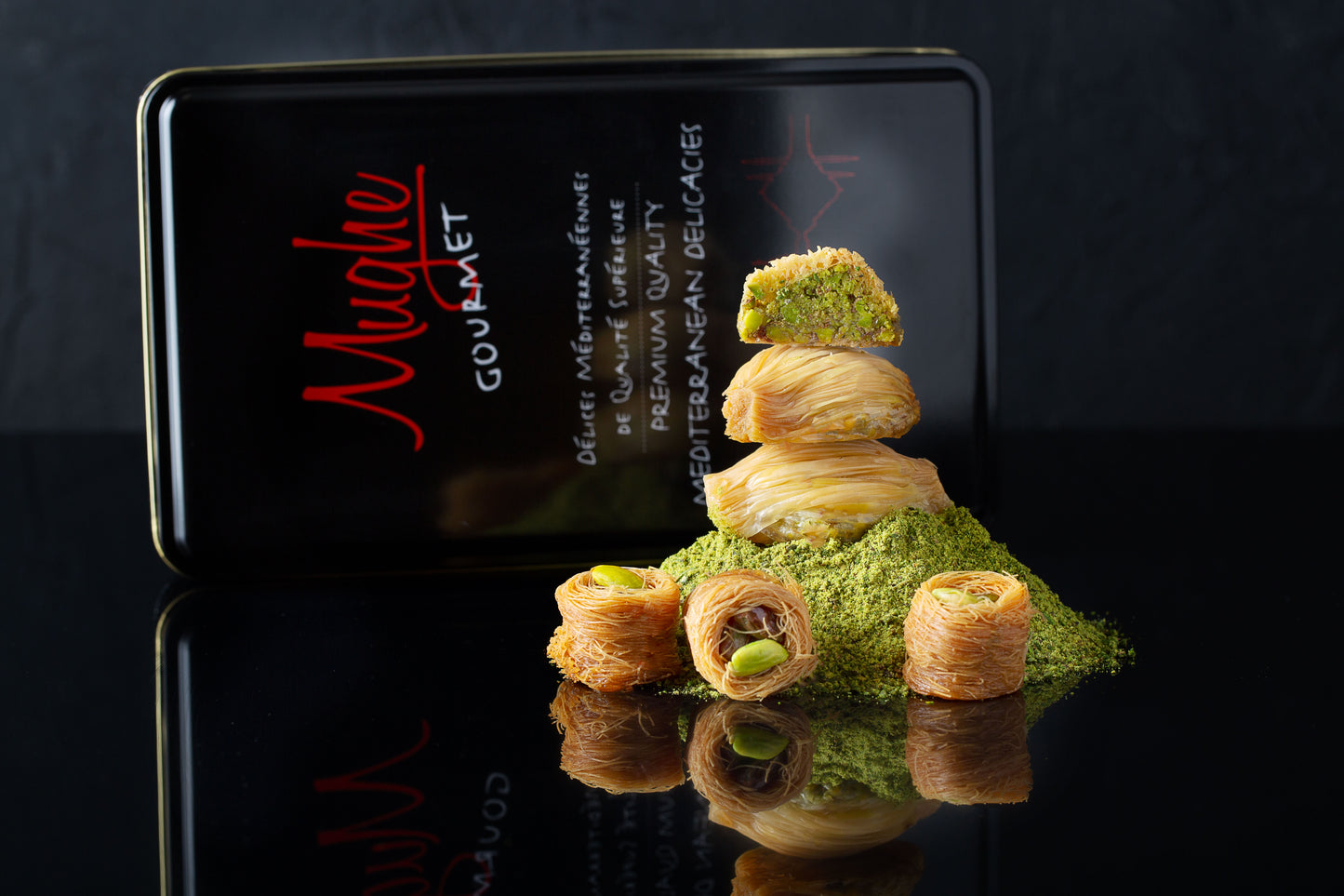 Mughe Premium متنوعة البقلاوة 500 جرام (1.1 رطل) علبة هدايا حلويات المعجنات - 32 قطعة صغيرة - بقلاوة تركية فاخرة