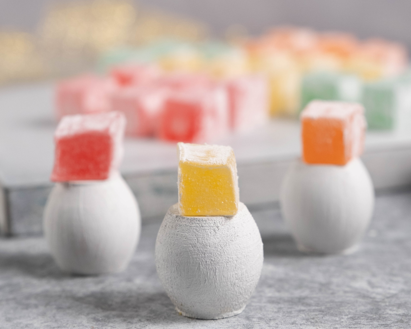 Mughe Gourmet Elegante confezione regalo di caramelle Turkish Delight - 7 once | 200 g| 20pz - Lokum vegano halal con sapori di frutta squisiti: rosa, fragola, limone, arancia, menta - Perfetto per occasioni speciali, Natale, regali di Halloween