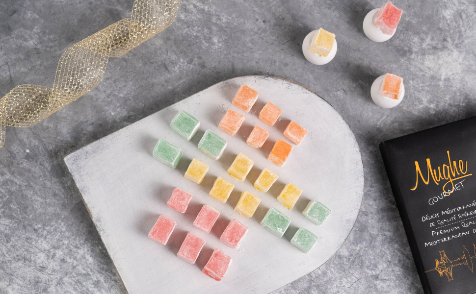 Confezione regalo di caramelle Mughe Lokum Turkish Delight - 13,05 once-370 g-40 pezzi - Gusti di frutta vegan halal rosa, fragola, limone, arancia, menta - Regali per occasioni speciali