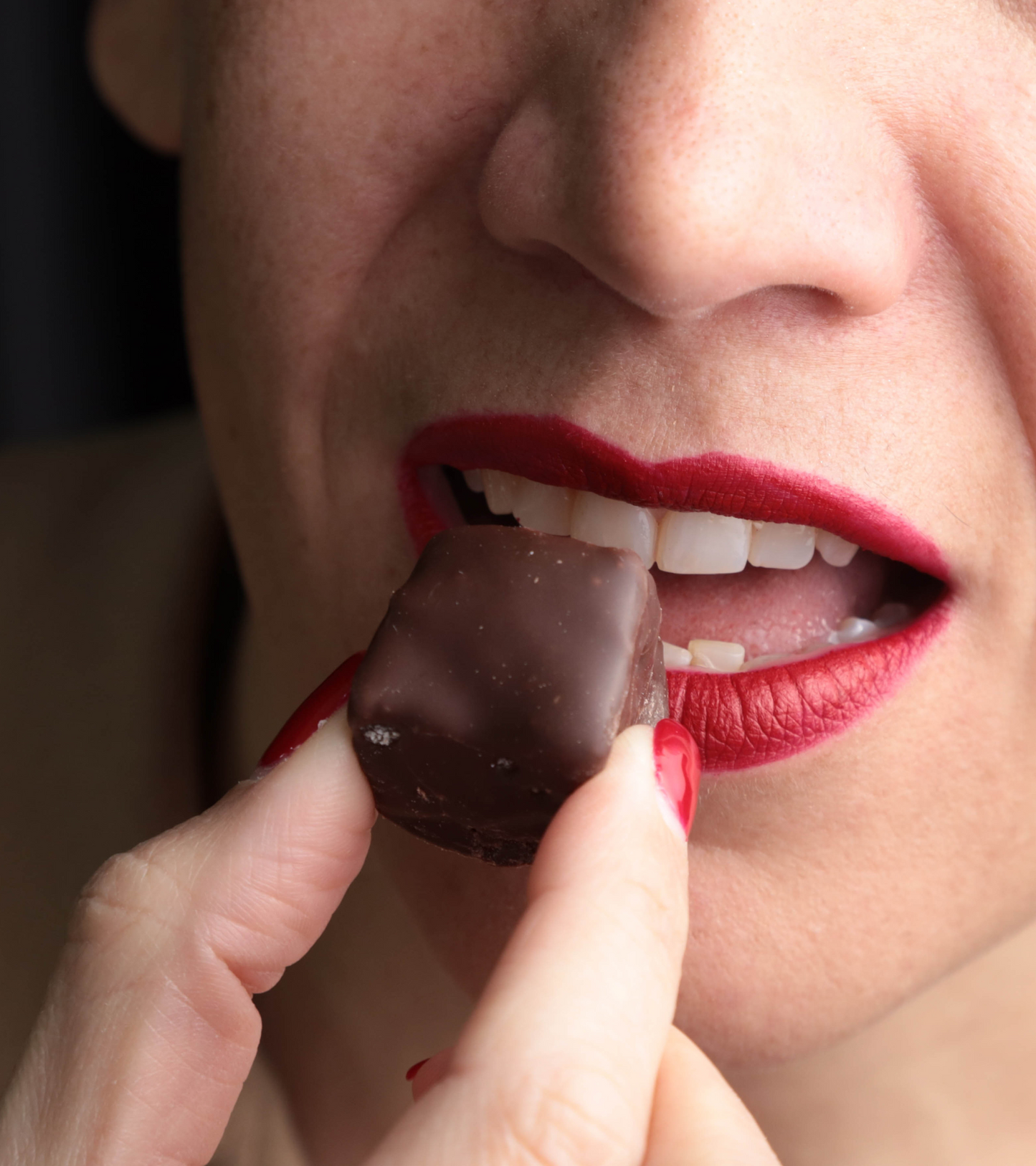 Lussuosa delizia turca Lokum ricoperta di cioccolato con pistacchio 300 g - Regalo di dolci gourmet Mughe da 10,6 once